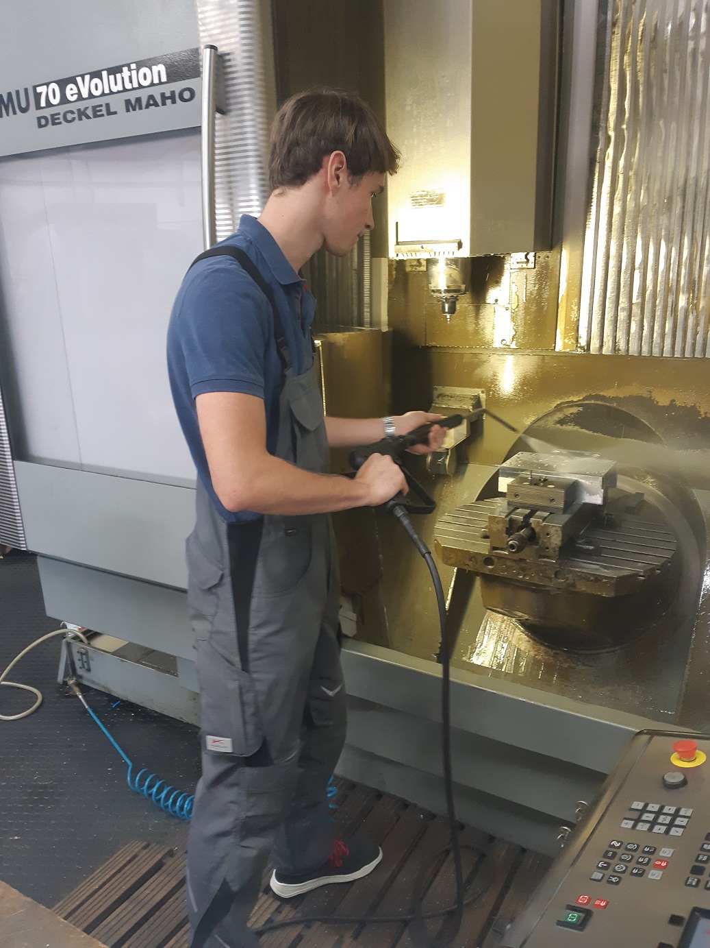 Cleaning machine tools quickly and efficiently phcleantec (en)